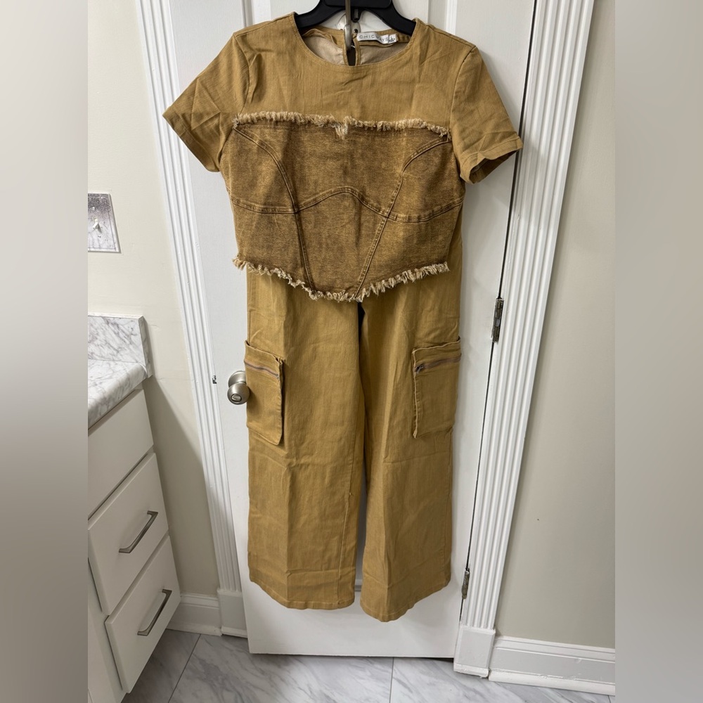 Premium two piece set in beige boutique style !